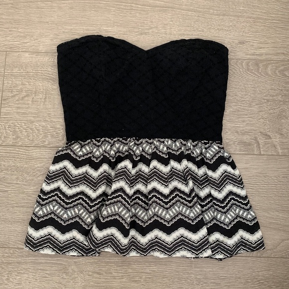 Kendall & Kylie Black and White Fit and Flare Top - Picture 1 of 6